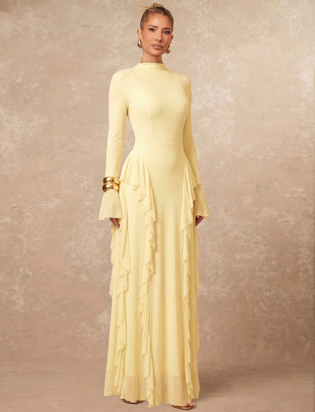 Robe longue jaune pâle à volants - vue trois-quarts