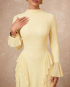Robe longue jaune pâle à volants - détail du corsage et des manches