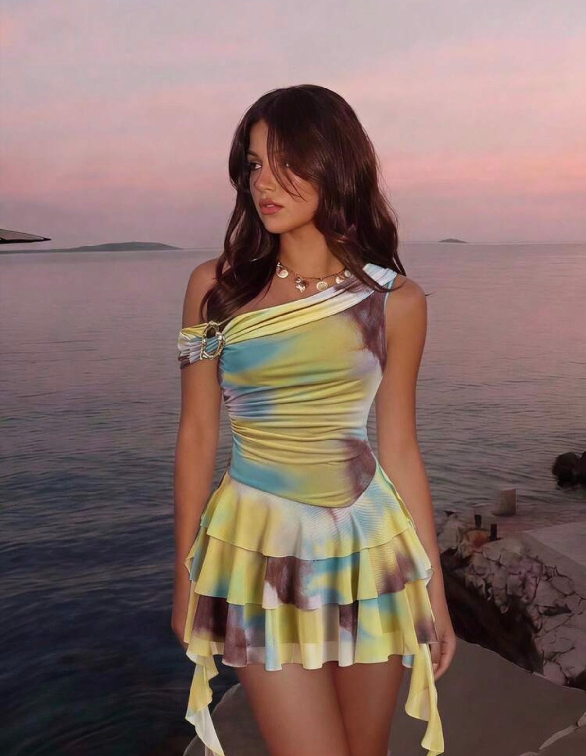 Robe mini asymétrique multicolore à volants – portée