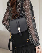 Sac à dos noir porté