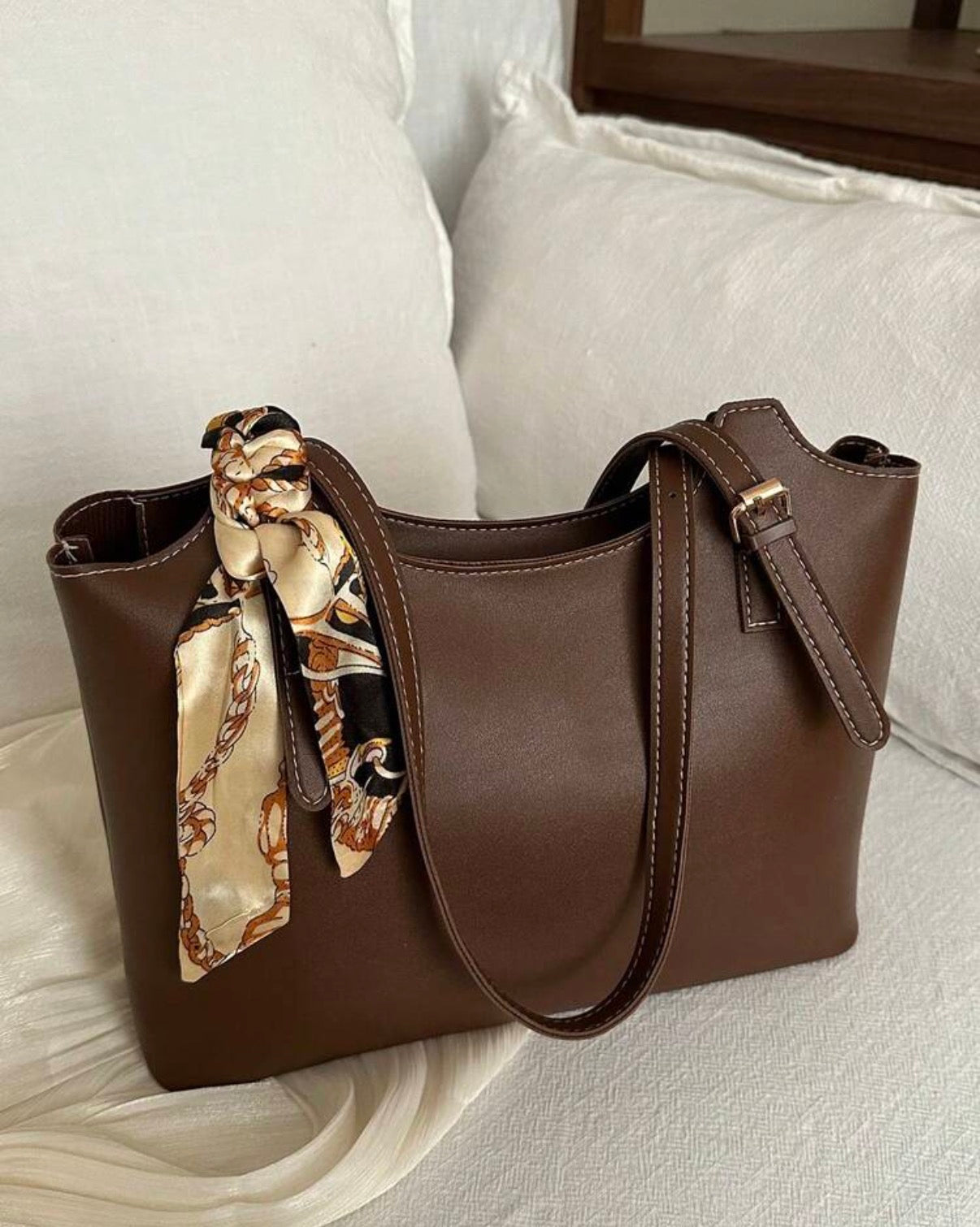 Sac cabas avec foulard, modèle marron lisse