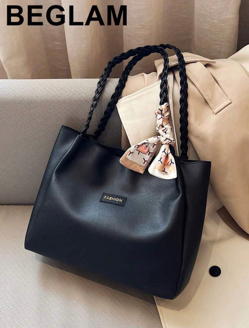 Sac cabas noir avec poignées tressées et foulard décoratif