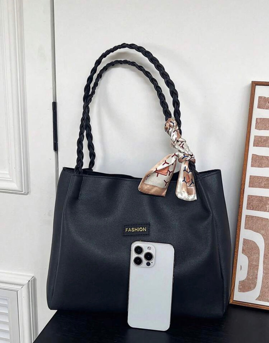 Sac cabas noir grand format avec foulard décoratif