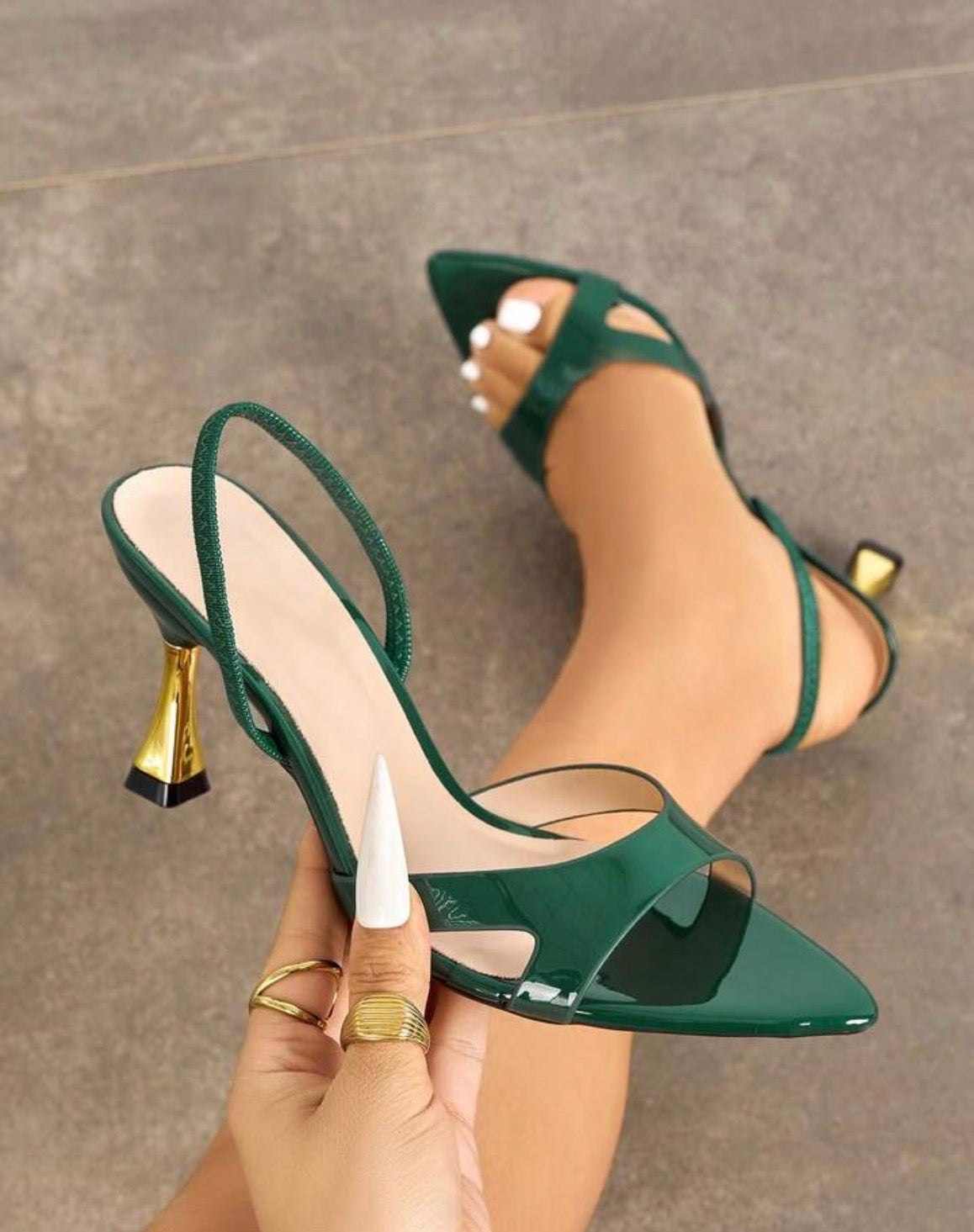 Sandales à talons femme vert émeraude avec talon doré