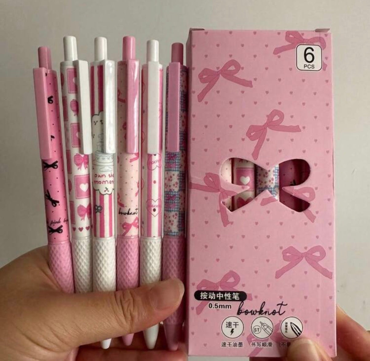 Set de 6 stylos gel rétractables roses à motifs nœuds