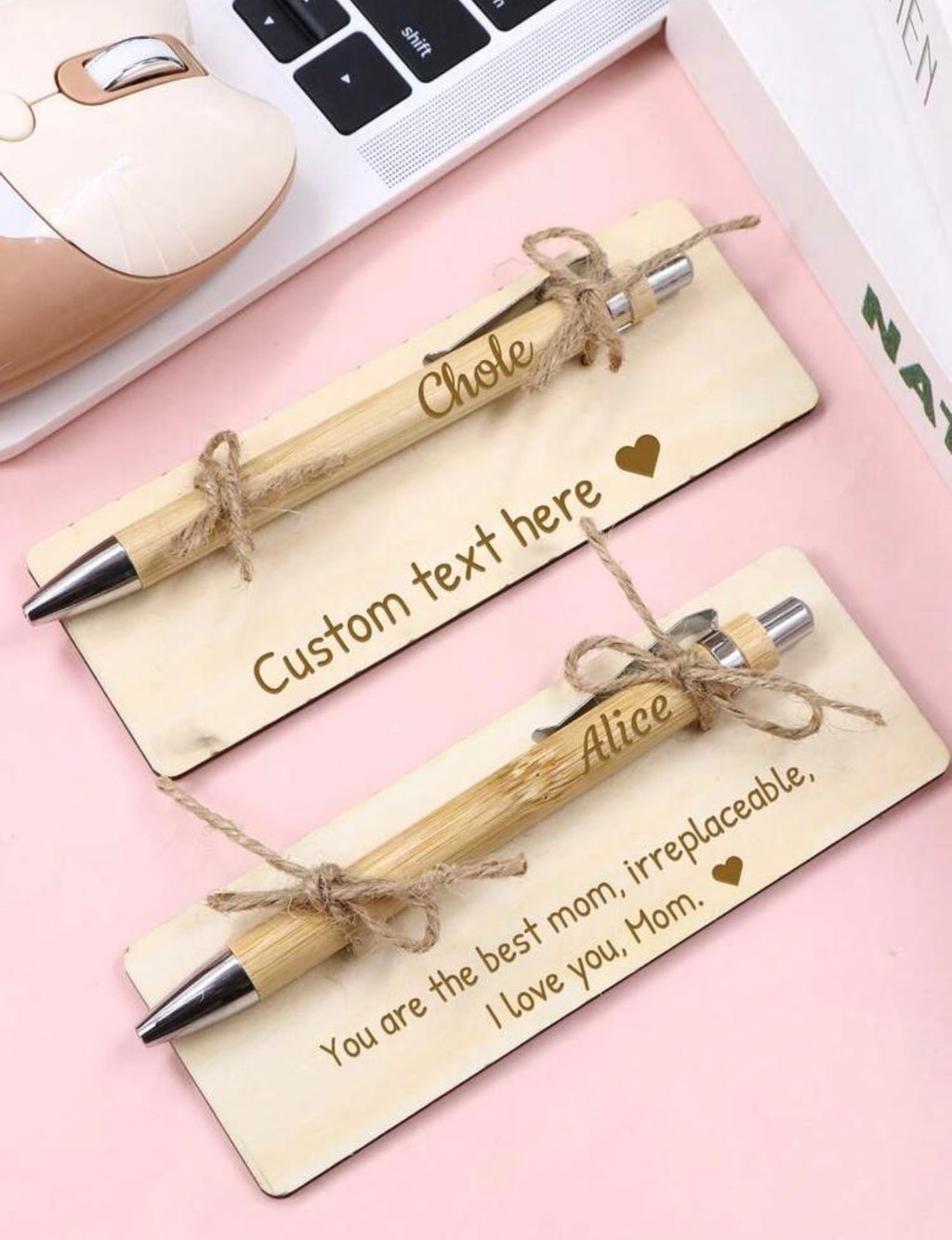 Stylo en bois personnalisé avec prénom et message gravé sur carte