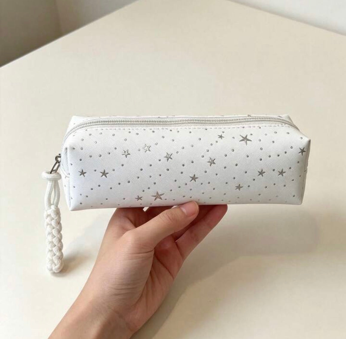 Trousse scolaire à étoiles blanche avec dragonne tressée