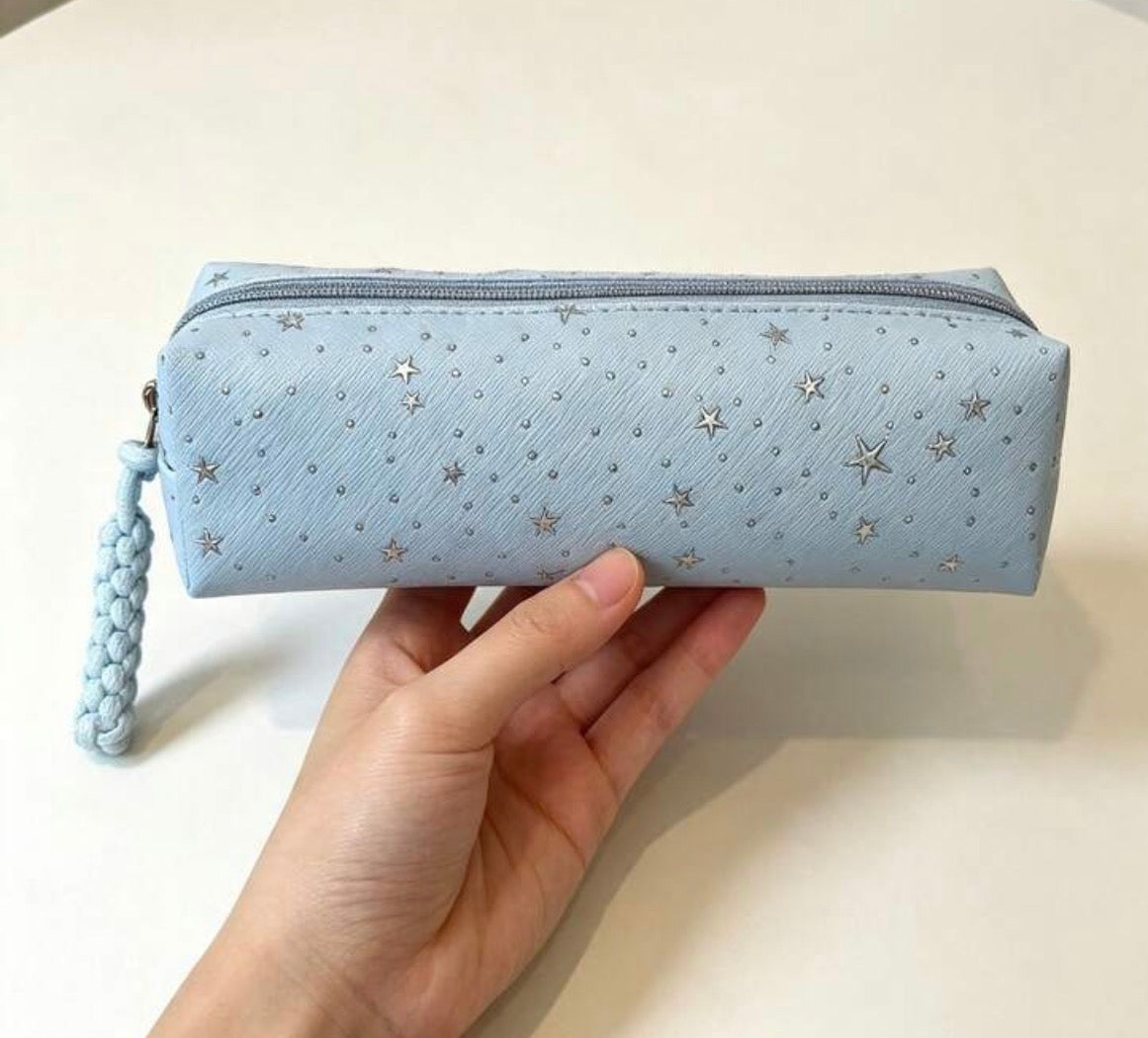 Trousse scolaire à étoiles bleu ciel avec dragonne tressée