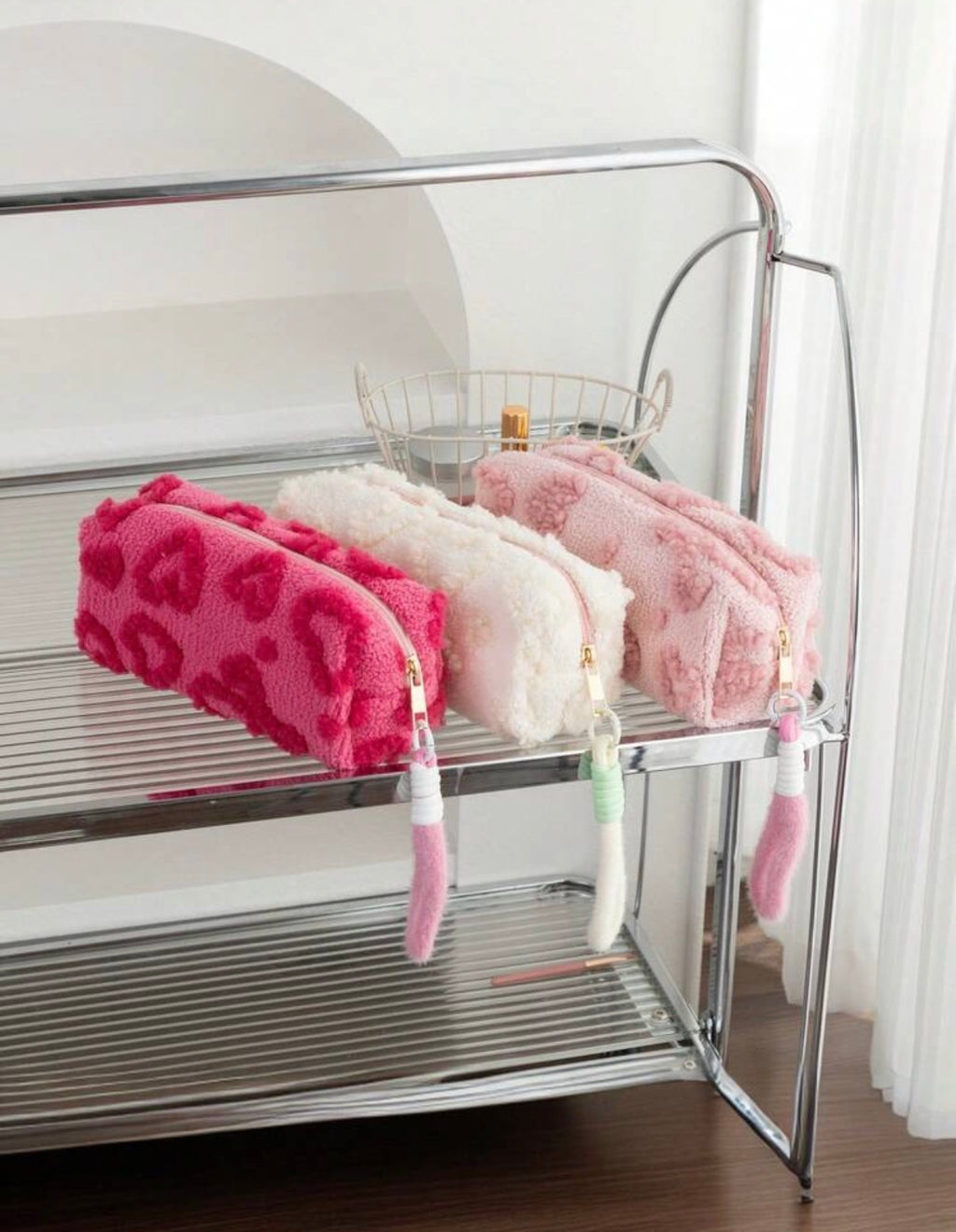 Trousse scolaire peluche à motifs cœurs en trois couleurs