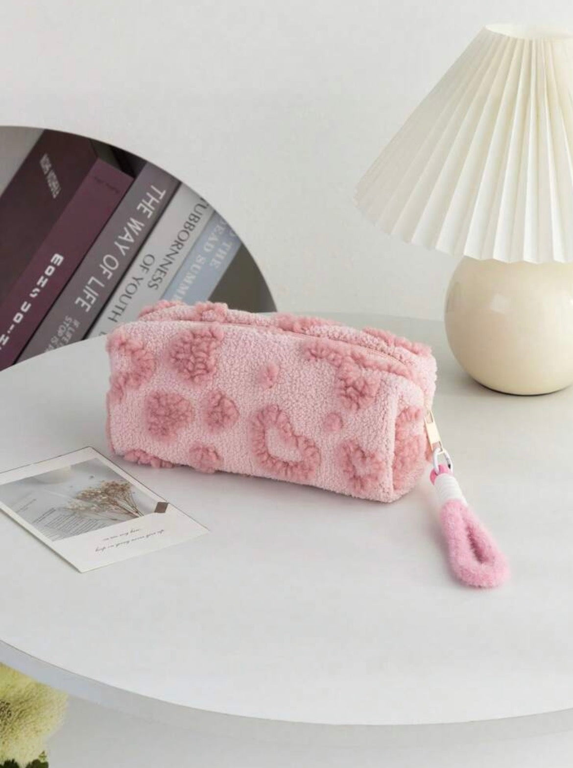 Trousse scolaire peluche rose poudré à motifs cœurs