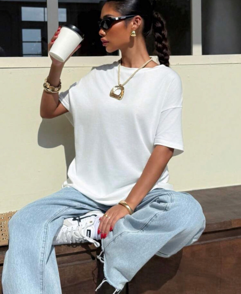 T-shirt blanc oversize dos ouvert femme - porté