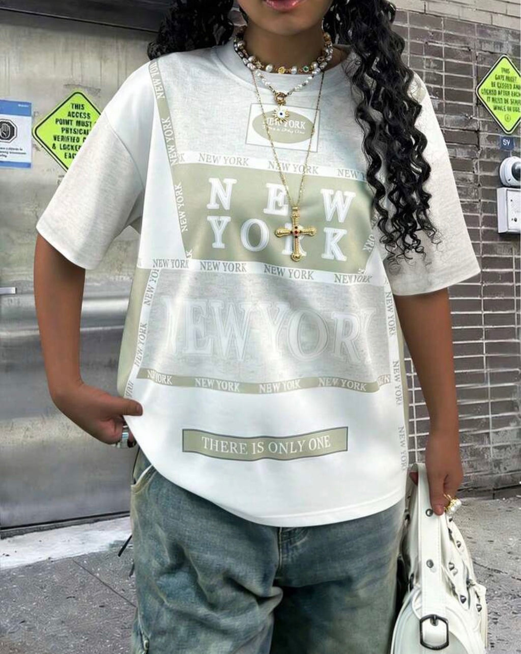 T-shirt oversize New York beige et kaki vue de face - FatmeyShop
