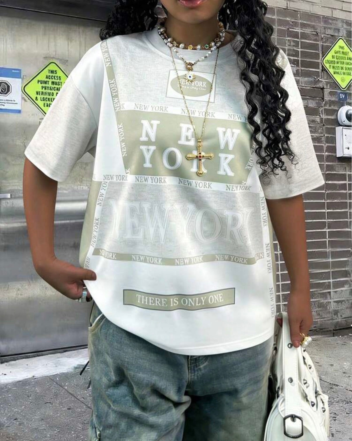 T-shirt oversize New York beige et kaki vue de face - FatmeyShop