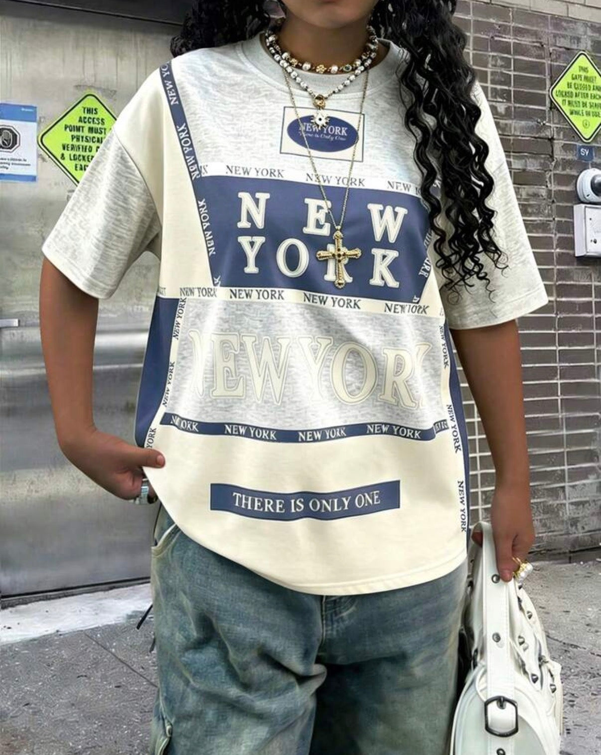 T-shirt oversize New York bleu marine et crème vue de face - FatmeyShop